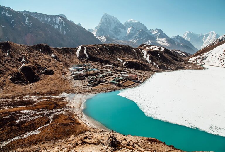 Why Everest Base Camp via Gokyo Lakes is Perfect for Beginners